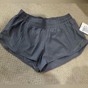 Lululemon Hotty Hot Low-Rise Lined Short 2.5” - Rhino grey